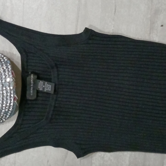 Cable & Gauge Ribbed knit tank top. SIZE MEDIUM. - Picture 5 of 10